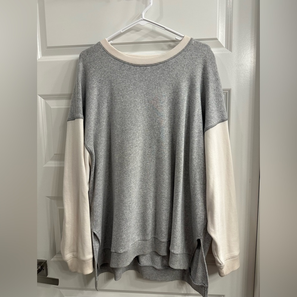 American Eagle Outfitters Gray and Cream Sweater